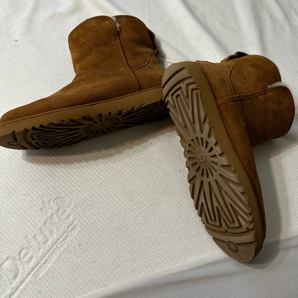 UGGs - Picture 4 of 4